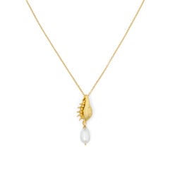 Seashell pendant necklace by Ottoman Hands