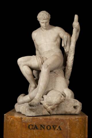 statue